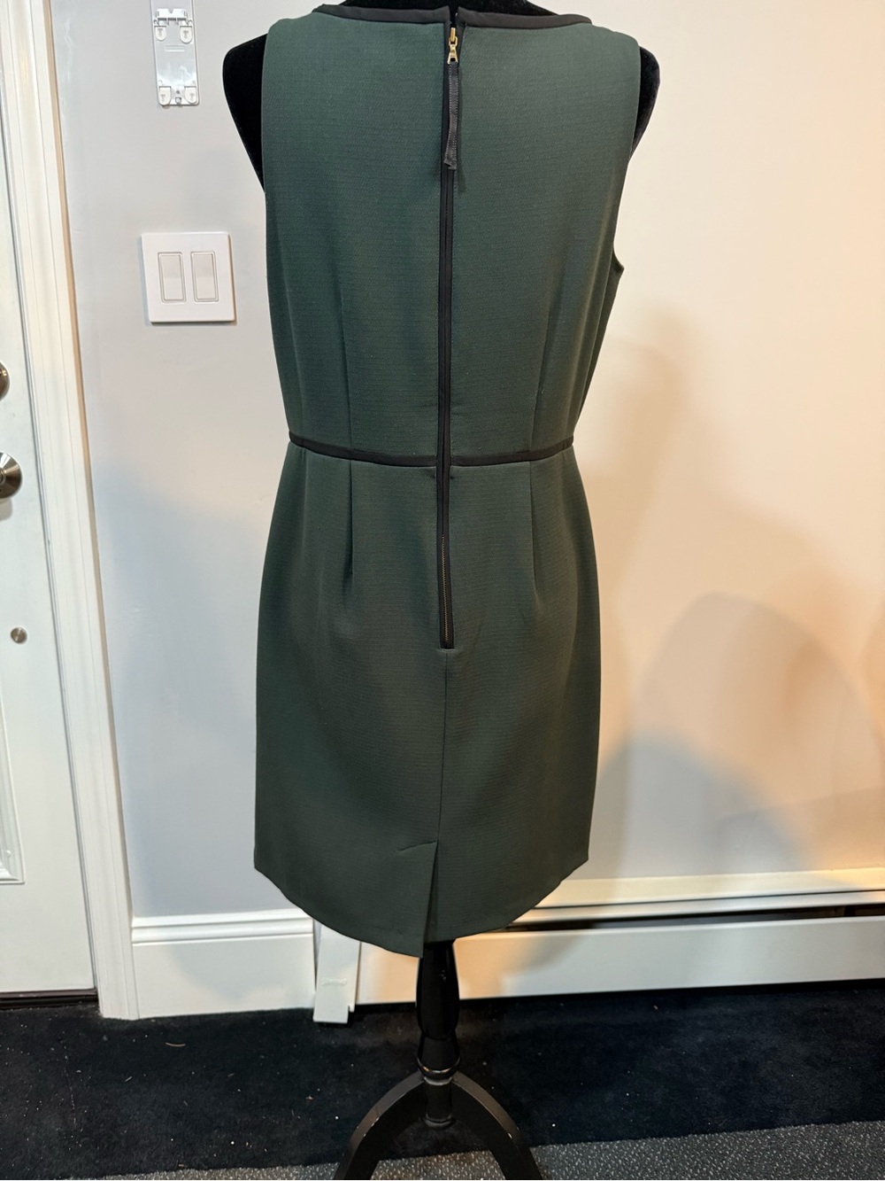 Ann Taylor Loft Forest Green/Black Accent Tailored Sheath Dress(Size 8P) - Picture 2 of 11